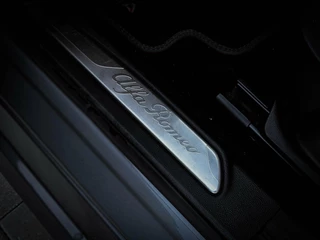 Alfa Romeo Giulia Alfa Romeo Giulia 2.0T Super | PANORAMADAK | KEYLESS | DNA | LANE ASSIST | VOL OPTIES! - afbeelding nr 23