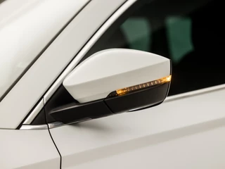 Škoda Karoq Automaat (APPLE CARPLAY, GROOT NAVI, CAMERA, LEDER/ALCANTARA, STOELVERWARMING, SPORTSTOELEN, ADAPTIVE CRUISE, GETINT GLAS, PARKEERSENSOREN, LED KOPLAMPEN, NIEUWE APK, NIEUWSTAAT) - afbeelding nr 31