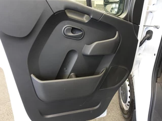 Renault Master Renault Master T33 2.3 dCi 135 L2H2 BPM VRIJ ! Airco Cruise control Parkeersensoren Navigatie Trekhaak - afbeelding nr 10