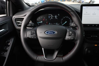 Ford Focus Ford Focus 1.0 EcoBoost Hybrid ST Line | Automaat! | Panoramadak | Winter Pack | Navigatie | Rode remklauwen | Privacy glass | Camera - afbeelding nr 19