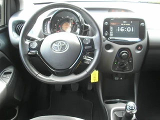 Toyota Aygo Toyota Aygo 1.0 VVT-i x-wave 39.000 km cabriotop - afbeelding nr 8
