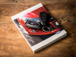 Ford C-MAX Ford C-MAX 2.0 Plug-in Hybrid Titanium Plus 185Pk Automaat (PANORAMADAK, GROOT NAVI, CLIMATE, CAMERA, LEDEREN SPORTSTOELEN, GETINT GLAS, ELEK ACHTERKLEP, KEYLESS, NIEUWE APK, NIEUWSTAAT) - afbeelding nr 19