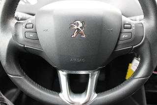 Peugeot 208 Peugeot 208 1.2 82pk Style Pack 5-drs ECC/Cruise/Navi/PDC - afbeelding nr 10