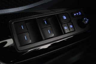 Toyota C-HR Toyota C-HR 2.0 Hybrid First Edition | 184pk | Stoelverwarming | Carplay | Adaptive cruise | Trekhaak | Camera | Navigatie | Full LED - afbeelding nr 28