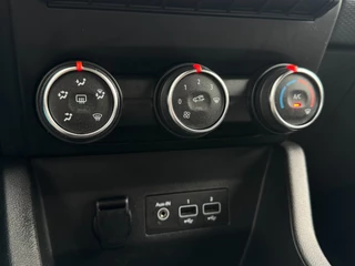 Renault Clio Renault Clio 1.0 TCe Zen NL AUTO / 4-SEIZOENENBANDEN / NAVI / CRUISE / PARKEERSENSOREN ACHTER / CARPLAY - afbeelding nr 31