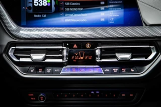 BMW 1 Serie BMW 1-serie M135i xDrive High Executive Edition | Panodak | HUD | H&K | Leder | NL auto | - afbeelding nr 35