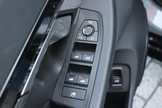 BMW 5 Serie BMW 5-serie 530e M-SPORT PRO 300PK (nieuw model) | PANORAMA DAK | M-SPORT PAKKET | M-SPORT AERODYNAMICA |  M-SPORT NAPPALEDEREN STUURWIEL MET SPORTBOOST FUNCTIE | BMW SHADOWLINE ADAPTIEVE LED KOPLAMPEN | ELEKTRISCH BEDIENBARE ACHTERKLEP |  BMW INDIVIDIUAL HIGH GLOSS EXTERIEUR RAAMLIJST AFWERKING | BMW LIVE COCKPIT PROFESSIONAL | ELEKTRISCH VERSTELBARE VOORSTOELEN MET VENTILATIE / VERWARMING EN GEHEUGEN OP DE BESTUURDERSSTOEL |  ACHTERBANKVERWARMING | 4-ZONE CLIMATE CONTROL | DONKER GETINTE ACHTERRUITEN | DONKERE HEMELBEKLEDING | DRIVE ASSISTANT | HARMAN KARDON Hi-Fi GELUIDSSYSTEEM| DRAARLOZE TELEFOONLADER | DRAADLOOOS APPLE CARPLAY / ANDROID AUTO | KLASSE 3 ALARM | COMFORT ACCESS | 20