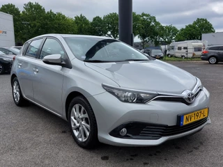 Toyota Auris Toyota Auris 1.2T 116pk Aspiration 5-Deurs | Origineel NL | 1300kg Trekgewicht | Navi | Clima | Cruise | Achteruitrijcamera | Rijstrook+Licht+Regensensor | Mistlampen | 16''lm | Trekhaak - afbeelding nr 3