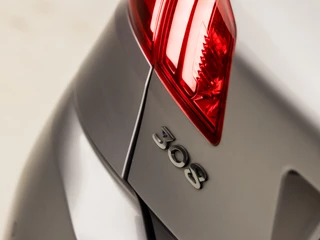 Peugeot 308 Peugeot 308 1.2 PureTech Sport (APPLE CARPLAY, GROOT NAVI, LM VELGEN, PARKEERSENSOREN, SPORTSTOELEN, CRUISE, LANE ASSIST, NIEUWSTAAT) - afbeelding nr 28