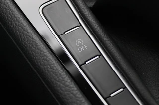 Volkswagen Golf Panoramadak, Camera, Climate, Navigatie, Bluetooth, DAB, Trekhaak, 18'' - afbeelding nr 42
