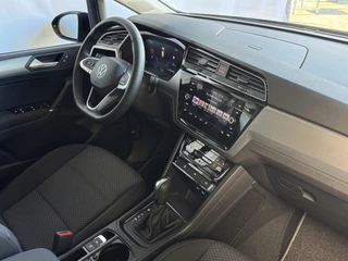 Volkswagen Touran Volkswagen Touran 1.5 TSI 150PK 7P CARPLAY NAVI CAMERA LED ELEK.KLEP VIR.COCKPIT DODE.HOEK DET. STOELVERW KEYLESS 7P 7PERS 09/2024 