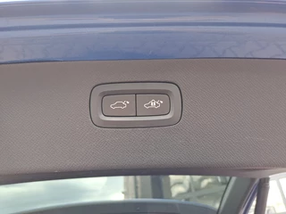 Volvo XC90 Volvo XC90 2.0 T8 Twin Engine AWD R-Design | Pano | Leder | ACC | Stuur & stoelverwarming | Trekhaak | Vol | - afbeelding nr 37