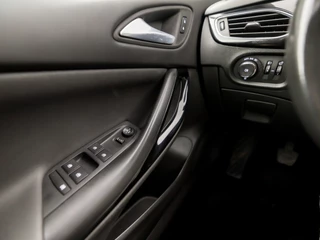 Opel Astra Opel Astra Sports Tourer 1.2 Sport (APPLE CARPLAY, NAVIGATIE, CLIMATE, CAMERA, ADAPTIVE CRUISE, SPORTSTOELEN, GETINT GLAS, LEDER, TREKHAAK, NIEUWSTAAT) - afbeelding nr 23