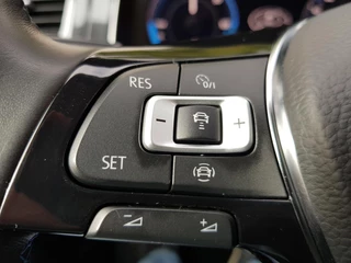 Volkswagen e-Golf Volkswagen e-Golf Automaat 136pk  | Navigatie | Climate Control | Virtuele Cockpit | Camera | Keyless | Stoelverwarming | Parkeer Sensoren | Cruise Control Adaptive | Lichtmetalen velgen 17
