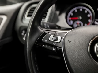 Volkswagen Golf Volkswagen Golf 1.0 TSI Sportline (APPLE CARPLAY, GROOT NAVI, CLIMATE, STOELVERWARMING, DYNAMISCHE KNIPPERLICHTEN, MASSAGE, ALCANTARA, ADAPTIVE CRUISE, PARKEERSENSOREN, GETINT GLAS, LM VELGEN, NIEUWSTAAT) - afbeelding nr 21