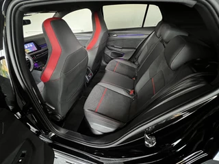 Volkswagen Golf Volkswagen Golf 2.0 TSI GTI Clubsport / AKRAPOVIC / IQ Light / Winter Pakket / 19