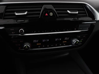 BMW 5 Serie BMW 5-serie 530e xDrive M Sport | Panoramadak |  Harman/Kardon | Stoel & stuurverwarming | Adaptive cruise | Camera | Trekhaak | Carplay | Achterbankverwarming | Live Cockpit | Sportstoelen - afbeelding nr 34