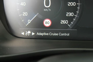 Volvo XC40 Volvo XC40 T4 Recharge R-Design | Stoelverwarming | Parkeercamera | BLIS | Pilot Assist | Electr. Stoelen | Glossy Black | Keyless - afbeelding nr 18