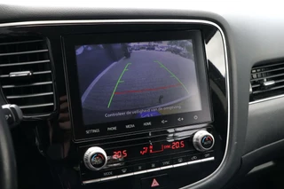 Mitsubishi Outlander Mitsubishi Outlander 2.4 PHEV Intense AWD Trekhaak AppleCarplay Leder/Alcantara Pdc Chroom Lmv 108000KM BJ2020 - afbeelding nr 17