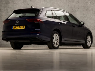 Volkswagen Golf Volkswagen Golf Variant 1.0 TSI Luxury Sport (APPLE CARPLAY, GROOT NAVI, SFEERVERLICHTING, STUUR/STOELVERWARMING, SPORTSTOELEN, KEYLESS, PARKEERSENSOREN, NIEUWSTAAT) - afbeelding nr 5