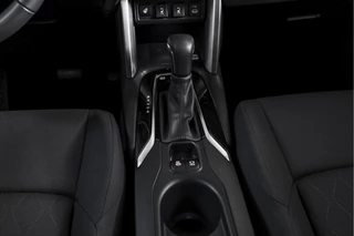 Toyota Corolla Cross Toyota Corolla Cross Hybrid 140 Style | Dig. Cockpit | Adapt. Cruise | Stoel+-Stuurverw. | Trekhaak | PDC | Camera | NAV+App. Connect | Elek. Klep | ECC | LM 18
