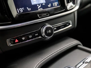Volvo V90 Volvo V90 2.0 T5 Momentum 255Pk Automaat (APPLE CARPLAY, GROOT NAVI, LEDER, CAMERA, ADAPTIVE CRUISE, ELEK SPORTSTOELEN, STOELVERWARMING, GETINT GLAS, NIEUWE APK, NIEUWSTAAT) - afbeelding nr 10