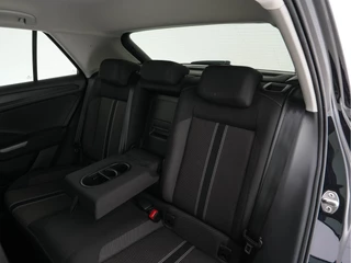 Volkswagen T-Roc Volkswagen T-Roc 1.5 TSI Sport-Plus-Pack Aut. *ADAPTIVE-CRUISE | FULL-LED | NAVI-FULLMAP | HEATED-COMFORTSEATS | DAB | CAMERA | TOWBAR | PRIVACY-GLASS | 17''ALU* - afbeelding nr 23
