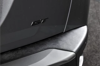 Peugeot 2008 Peugeot 2008 1.2 PureTech 130 PK GT - Automaat | Dig. Cockpit | Adapt. Cruise | Elek. stoel | Stoelverw. | PDC | Camera | NAV+App. Connect | Auto. Airco | LM 17