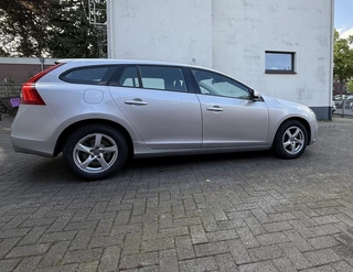 Volvo V60 Volvo V60 2.0 D4 MOMENTUM EURO 6 Dealer onderhouden 181PK - afbeelding nr 6
