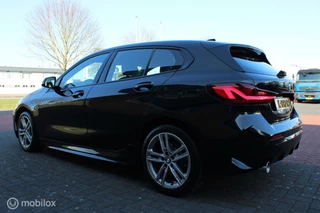 BMW 1 Serie BMW 1-serie 118i M Sport High Executive, Sportstoelen, Carplay, Pdc voor + achter, Stoelverwarming, Cruise, Clima. - afbeelding nr 5