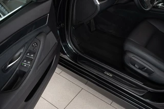BMW 5 Serie BMW 5-serie Touring 520i 184 PK|M-Sport Executive|Org NL|1ste Eig|Leder|Navi Pro|Xenon|Dealer Onderhouden - afbeelding nr 8