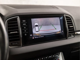 Škoda Karoq Automaat (APPLE CARPLAY, GROOT NAVI, CAMERA, LEDER/ALCANTARA, STOELVERWARMING, SPORTSTOELEN, ADAPTIVE CRUISE, GETINT GLAS, PARKEERSENSOREN, LED KOPLAMPEN, NIEUWE APK, NIEUWSTAAT) - afbeelding nr 16