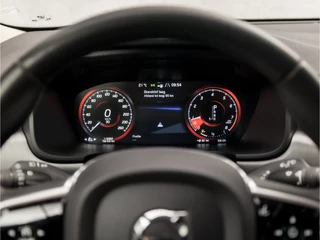 Volvo V90 Volvo V90 2.0 T5 Momentum 255Pk Automaat (APPLE CARPLAY, GROOT NAVI, LEDER, CAMERA, ADAPTIVE CRUISE, ELEK SPORTSTOELEN, STOELVERWARMING, GETINT GLAS, NIEUWE APK, NIEUWSTAAT) - afbeelding nr 24