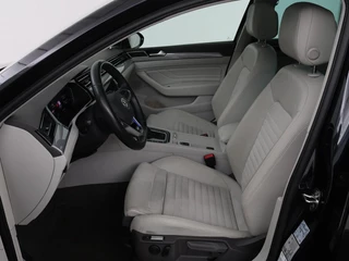 Volkswagen Passat Volkswagen Passat 1.4 TSI GTE | Panoramadak | Stoelverwarming |  Leder/Alcantara | Camera | Carplay | Adaptive cruise | Matrix LED | Massage | Navigatie - afbeelding nr 4