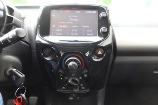 Peugeot 108 Peugeot 108 1.2 VTi Allure 5drs. Airco, Carplay, LIM - afbeelding nr 9