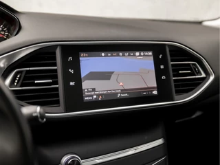 Peugeot 308 Peugeot 308 1.2 PureTech Sport (PANORAMADAK, APPLE CARPLAY, GROOT NAVI, LEDEREN SPORTSTOELEN, STOELVERWARMING, 360 CAMERA, GETINT GLAS, CRUISE, NIEUWSTAAT) - afbeelding nr 25