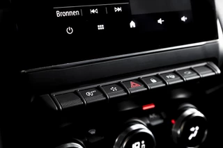 Renault Captur Renault Captur 1.3 TCe 155 PK Edition One - Automaat | Dig. Cockpit | Cruise | PDC | 360 Camera | NAV + App. Connect | ECC | DAB | LM 18