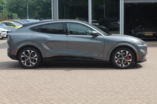 Ford Mustang Mach-E Ford Mustang Mach-E Extended First Edition AWD 98 kWh / Panoramadak / Camera / Leder / 19'' / B&O / Keyless / DAB / Dodehoek / ACC / Navigatie / Sfeerverlichting / Stoelverwarming - afbeelding nr 5