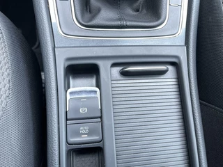 Volkswagen Golf Volkswagen Golf 1.5 TSI Highline R-Line NAVIGATIE|BLUETOOTH|PARKEERSENSOREN|STOELVERWARMING|R-Line Pakket - afbeelding nr 17