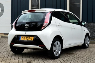 Toyota Aygo Toyota Aygo 1.0 VVT-i x-nav Rijklaarprijs-Garantie Navigatie Airco Cruise Control Camera - afbeelding nr 5
