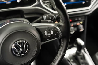 Volkswagen T-Roc Volkswagen T-ROC 1.5 TSI Sport Bus R / Pano / Cam / Trekhaak - afbeelding nr 37