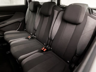 Peugeot 5008 (APPLE CARPLAY, GROOT NAVI, PARKEERSENSOREN, LANE ASSIST, SPORTSTOELEN, TREKHAAK, CRUISE, DRAADLOZE TELEFOONLADER, NIEUWE APK, NIEUWSTAAT) - afbeelding nr 14
