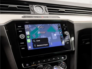 Volkswagen Passat 218Pk Automaat (DIGITAL COCKPIT, APPLE CARPLAY, GROOT NAVI, CAMERA, GETINT GLAS, ALCANTARA, SPORTSTOELEN, ADAPTIVE CRUISE, STOELVERWARMING, LED KOPLAMPEN, KEYLESS, NIEUWSTAAT) - afbeelding nr 27