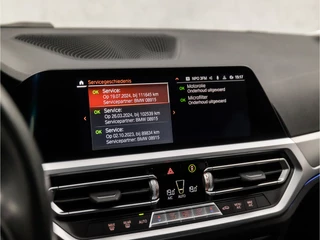 BMW 3 Serie BMW 3 Serie Touring 320i Sportline Shadow 184Pk Automaat (APPLE CARPLAY, GROOT NAVI, CAMERA, LEDER, ADAPTIVE CRUISE, SFEERVERLICHTING, SPORTSTOELEN, HIFI, TREKHAAK ELEKTRISCH, GETINT GLAS, NIEUWSTAAT) - afbeelding nr 18
