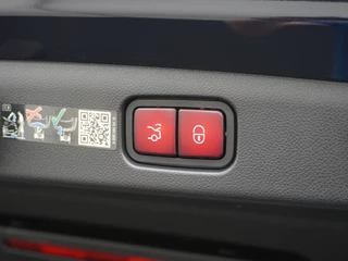 Mercedes-Benz E-Klasse Mercedes-Benz E-Klasse 300e AMG // Burmester 4D // Panoramadak // Headup // Distronic // Leder // Memory // 360 Camera // Stoelventilatie // Keyless - afbeelding nr 6