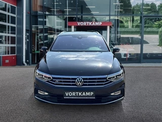 Volkswagen Passat Volkswagen Passat Variant 2.0 TDI DSG R-LINE CAMERA/NAVI/ACC/E-KLEP/CARPLAY/STOELVERW - afbeelding nr 2