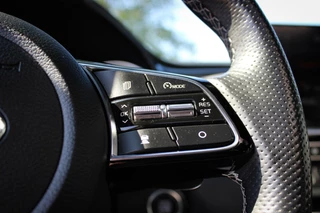 Kia Ceed Kia Ceed 1.4 T-GDi GT-PlusLine // NL auto - NAP - KIA Garantie 07-2026 - Panoramadak - JBL - Camera - Stoelverwarming - Stuurwielverwarming - afbeelding nr 16
