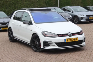 Volkswagen Golf Volkswagen Golf 2.0 TSI GTI TCR / Akrapovic / Panoramadak / Camera / 19'' / Leder / Navigatie / Keyless / Dynaudio / Dodehoek / Stoelverwarming / DAB / ACC - afbeelding nr 1