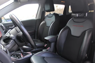 Jeep Compass Jeep Compass 4xe 240PK PHEV TRAILHAWK AUTOMAAT | NAVIGATIE | ACHTERUIRIJCAMERA | APPLE CARPLAY / ANDROID AUTO | DIGITALE COCKPIT | XENON KOPLAMPEN | 17