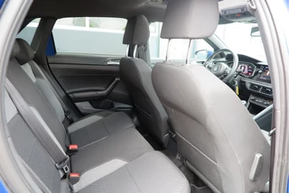 Volkswagen Polo Volkswagen Polo 1.0 TSI 95pk 2x R-Line , Virtual cockpit, Panorama schuifdak , Led , Navi , Carplay . LMV PDC etc. . - afbeelding nr 27